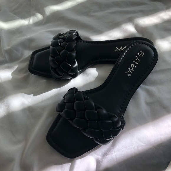 Black Braised Strap Leather Slide Sandals - Picture 5 of 10